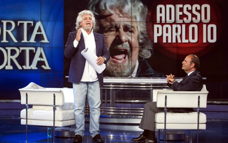 Beppe Grillo approda negli studi Rai ospite di Bruno Vespa