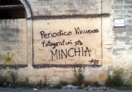 SAVA.  Fatta “analizzare”  la scritta sul muro dal professor Marco Antonio Lambrusco