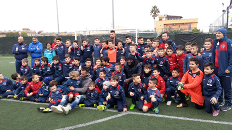 TARANTO. Genchi, Ciarcià e Mbida incontrano la Scuola Calcio rossoblù