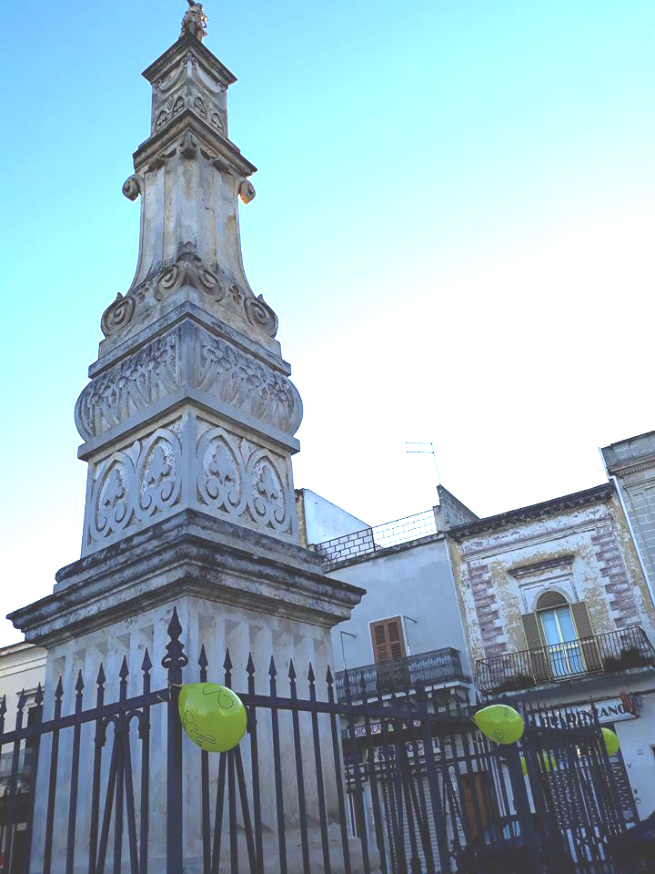 SAVA. 8 marzo. Festa della donna. Piazza San Giovanni con tanti palloncini  gialli