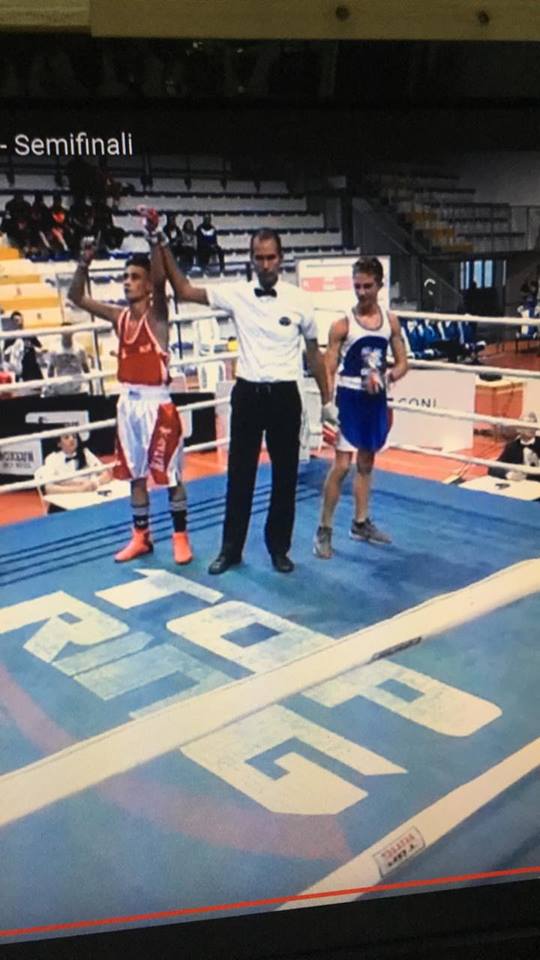 Finali dei Campionati Italiani SchoolBoy 2018 di pugilato. Nella categoria 54 kg ha vinto il tarantino Davide Fiore che in finale ha battuto il pugile toscano Lin col punteggio netto di 5 a 0