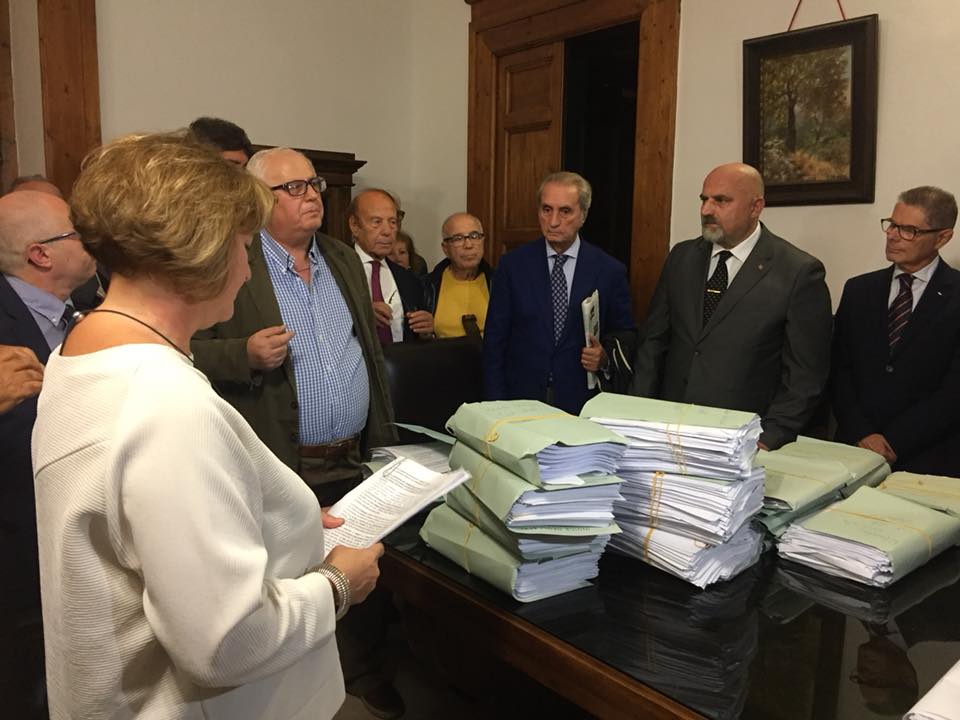 TARANTO. 30 ottobre 2018 data storica: consegnate le firme per il Referendum Taranto in Basilicata