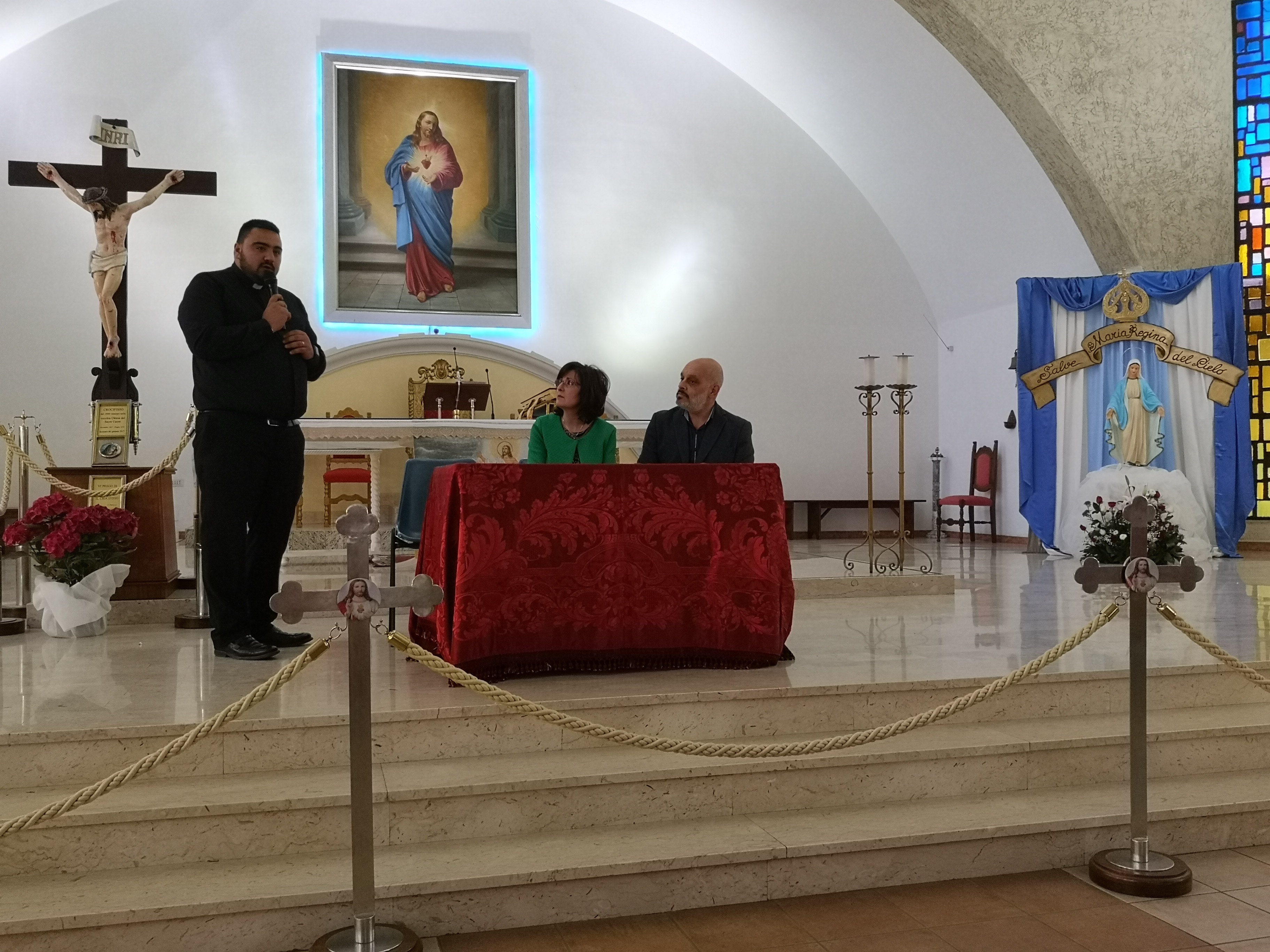 TARANTO. “Una scheggia di Paradiso”, è il titolo dell’incontro che si è avuto nella Chiesa del Sacro Cuore di Taranto, alla presenza del parroco don Luigi Larizza