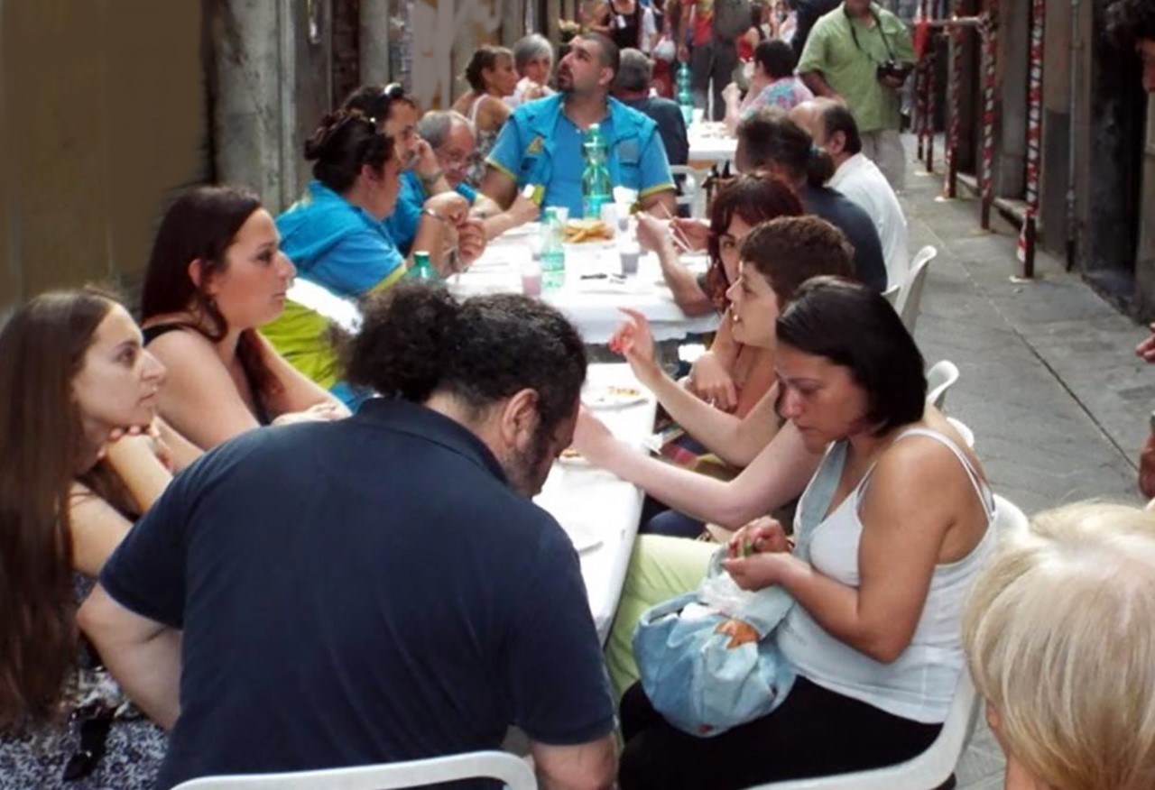 TARANTO. Un sabato in Città Vecchia con la Cena di strada