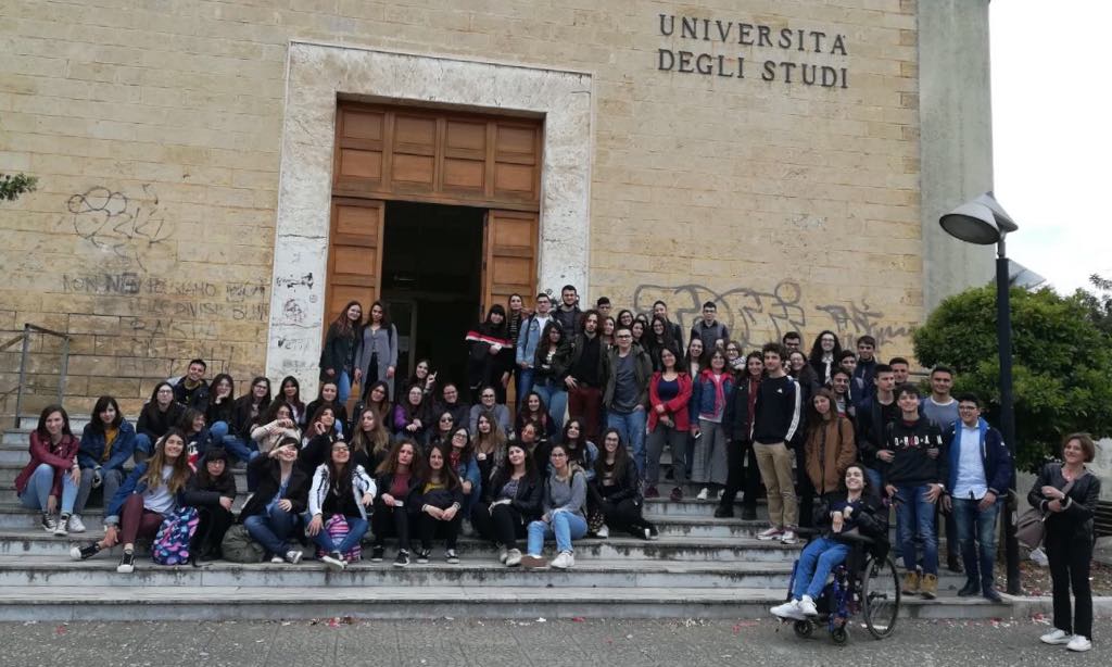 Il latino valore aggiunto nel mercato del lavoro. 70 studenti del Liceo De Sanctis Galilei di Manduria al primo test di certificazione latina in Puglia