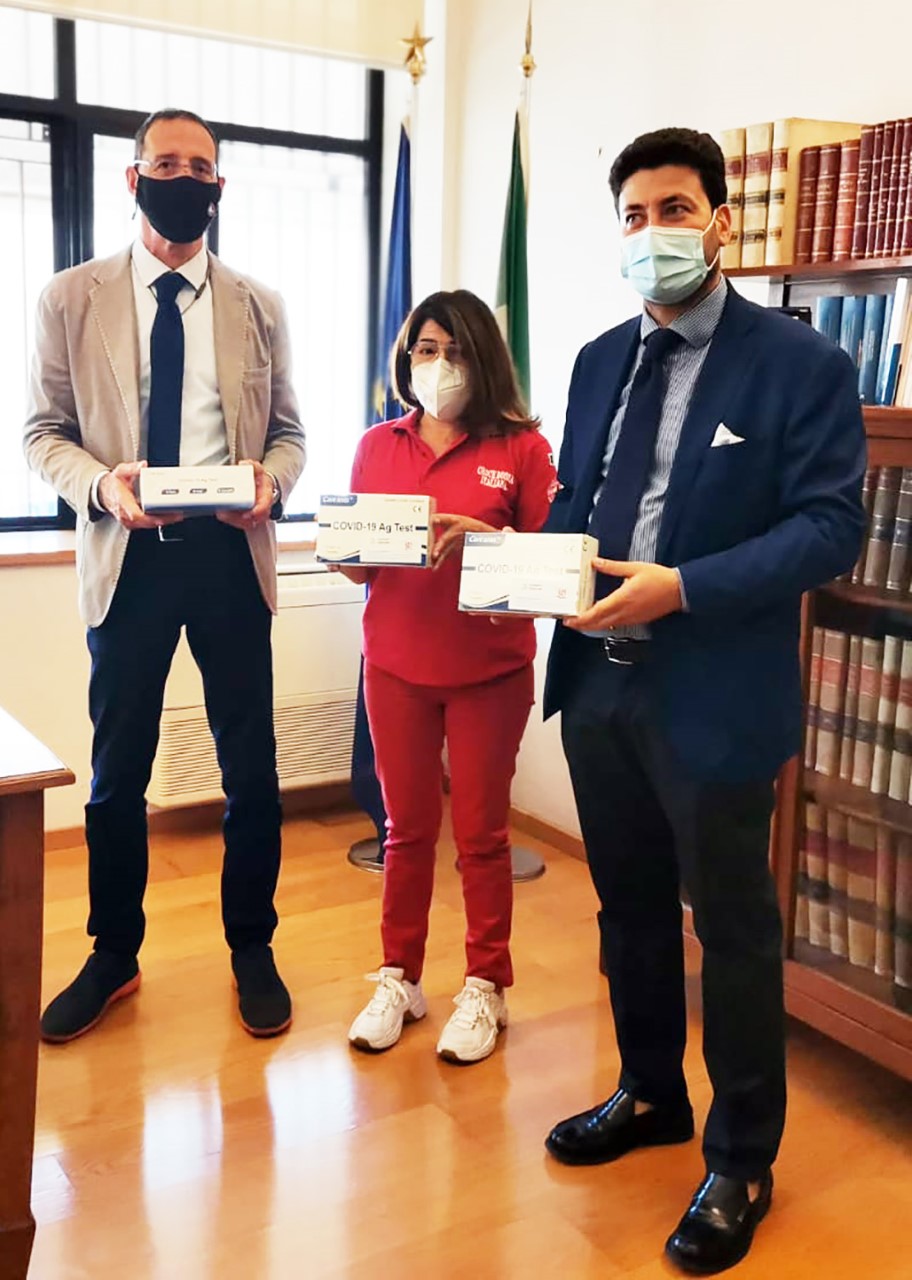 L’Ordine degli Avvocati di Taranto dona 400 tamponi rapidi alla Croce Rossa Italiana